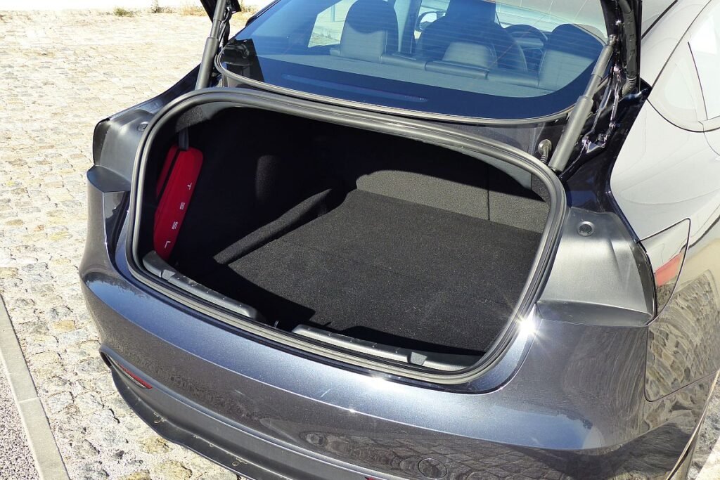 Tesla Model 3 Tesla Model Y