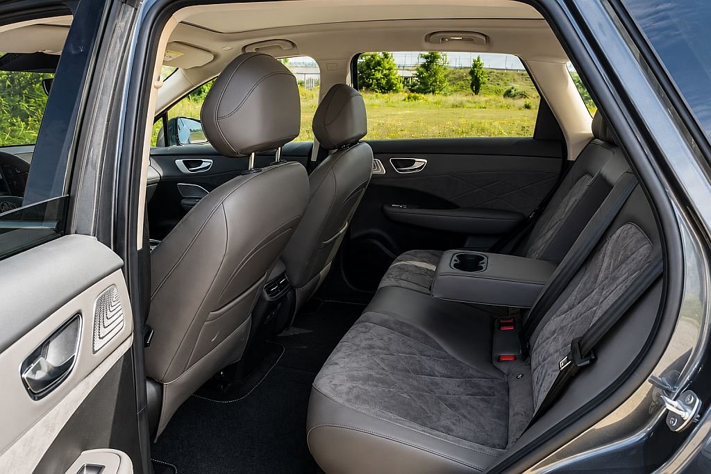 MG S6 EV Performance AWD